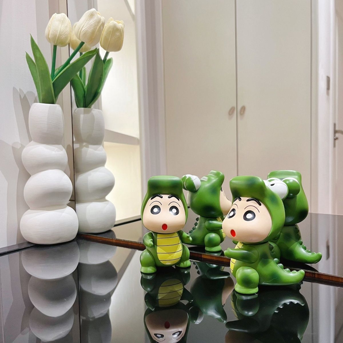 Figur Crayon Shin-chan dengan  - Desk Setup Design ulasan dan harga