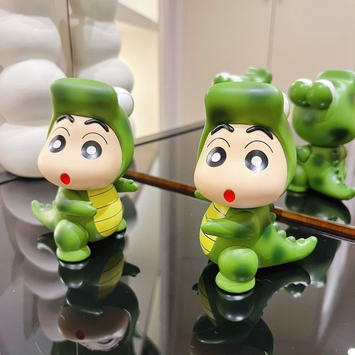 Figur Crayon Shin-chan dengan  - Desk Setup Design ulasan dan harga