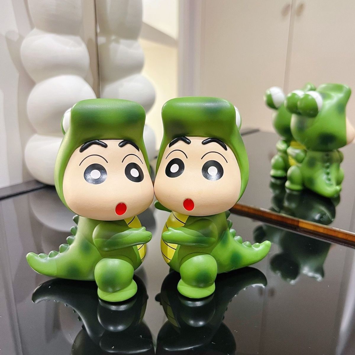 Figur Crayon Shin-chan dengan  - Desk Setup Design ulasan dan harga